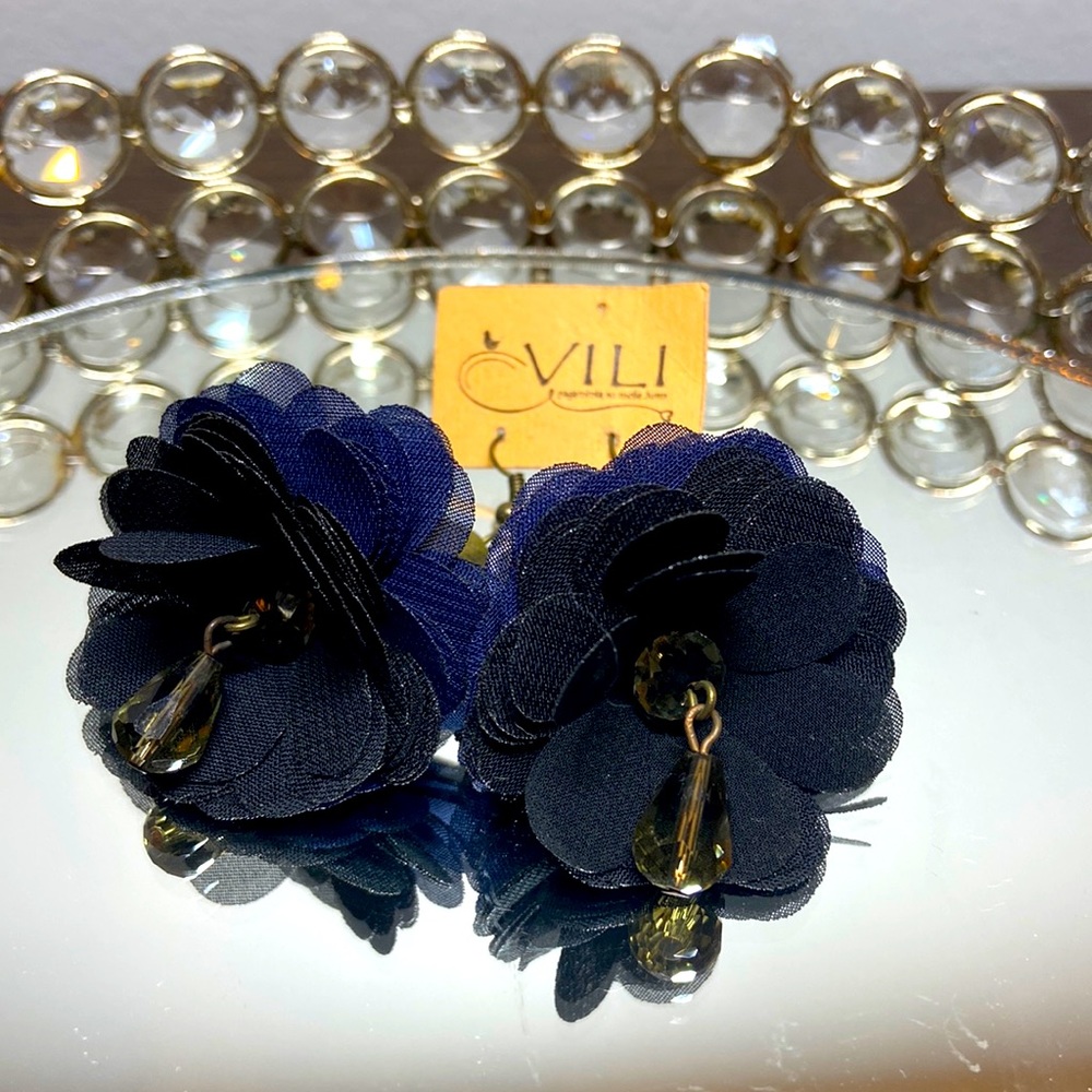 Earings - Picture 2 of 3